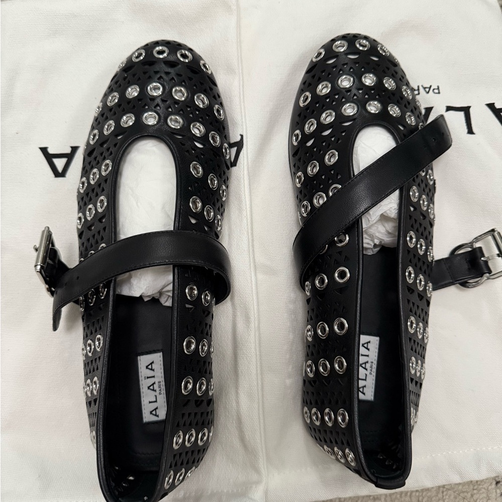 New Alaia Vienne Buckle Eyelet & Laser-Cut Leather Ballet Flats Black Size 40
